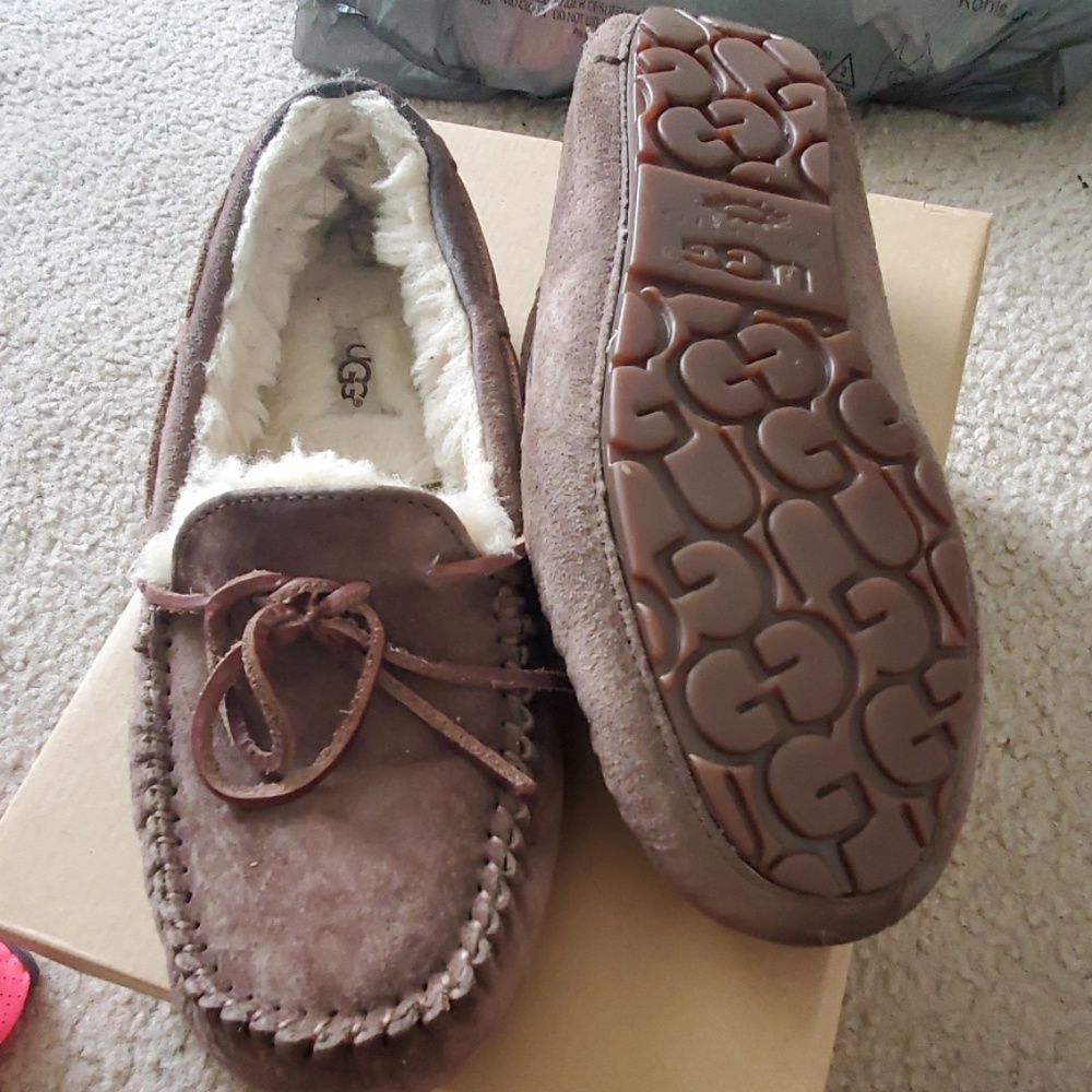 UGG